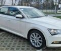 Белый Шкода Суперб, объемом двигателя 1.8 л и пробегом 144 тыс. км за 16900 $, фото 1 на Automoto.ua