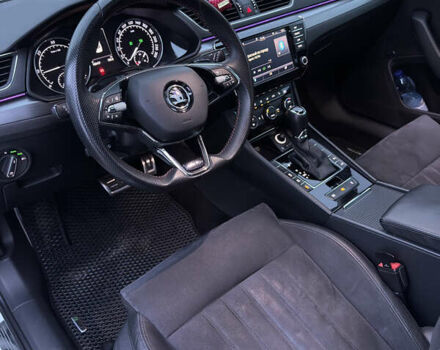 Белый Шкода Суперб, объемом двигателя 1.97 л и пробегом 169 тыс. км за 22000 $, фото 13 на Automoto.ua