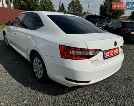 Белый Шкода Суперб, объемом двигателя 1.6 л и пробегом 240 тыс. км за 13500 $, фото 6 на Automoto.ua