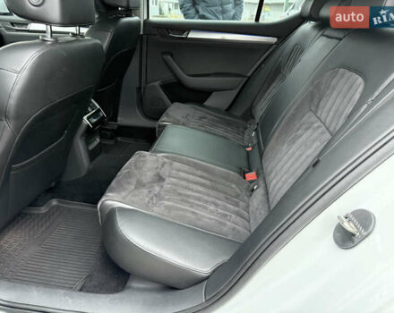 Білий Шкода Суперб, об'ємом двигуна 1.97 л та пробігом 237 тис. км за 18590 $, фото 14 на Automoto.ua