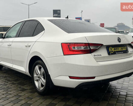 Белый Шкода Суперб, объемом двигателя 1.6 л и пробегом 197 тыс. км за 14999 $, фото 4 на Automoto.ua