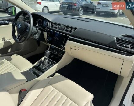 Белый Шкода Суперб, объемом двигателя 1.8 л и пробегом 54 тыс. км за 25990 $, фото 19 на Automoto.ua