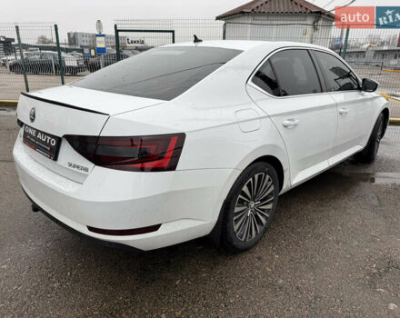 Білий Шкода Суперб, об'ємом двигуна 1.97 л та пробігом 237 тис. км за 18590 $, фото 4 на Automoto.ua