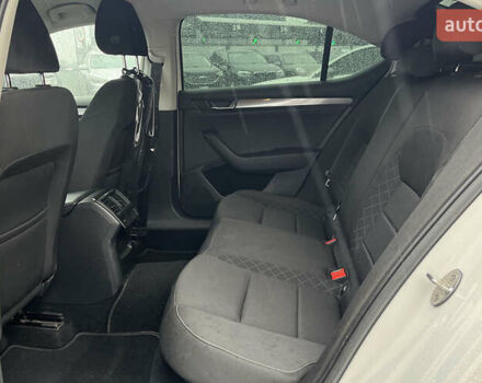 Белый Шкода Суперб, объемом двигателя 1.6 л и пробегом 197 тыс. км за 14999 $, фото 18 на Automoto.ua