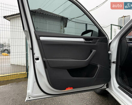 Білий Шкода Суперб, об'ємом двигуна 1.97 л та пробігом 237 тис. км за 18590 $, фото 8 на Automoto.ua