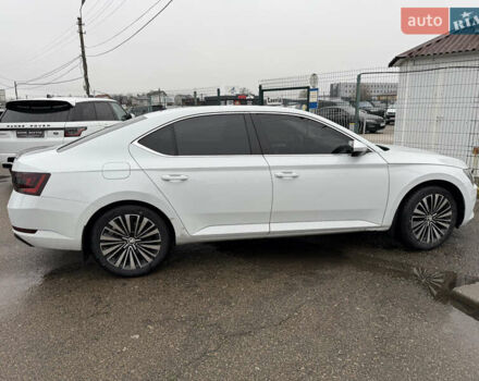 Білий Шкода Суперб, об'ємом двигуна 1.97 л та пробігом 237 тис. км за 18590 $, фото 5 на Automoto.ua