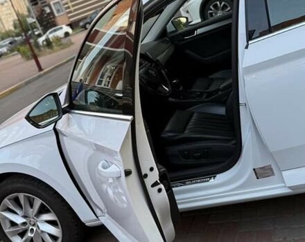 Белый Шкода Суперб, объемом двигателя 1.8 л и пробегом 270 тыс. км за 20730 $, фото 6 на Automoto.ua