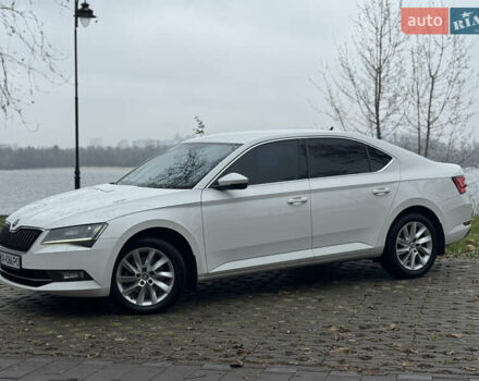 Белый Шкода Суперб, объемом двигателя 1.8 л и пробегом 218 тыс. км за 16900 $, фото 4 на Automoto.ua