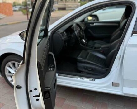 Белый Шкода Суперб, объемом двигателя 1.8 л и пробегом 270 тыс. км за 20730 $, фото 5 на Automoto.ua