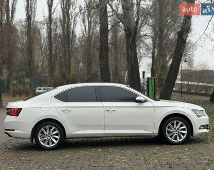 Белый Шкода Суперб, объемом двигателя 1.8 л и пробегом 218 тыс. км за 16900 $, фото 5 на Automoto.ua