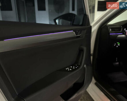 Белый Шкода Суперб, объемом двигателя 1.8 л и пробегом 218 тыс. км за 16900 $, фото 31 на Automoto.ua