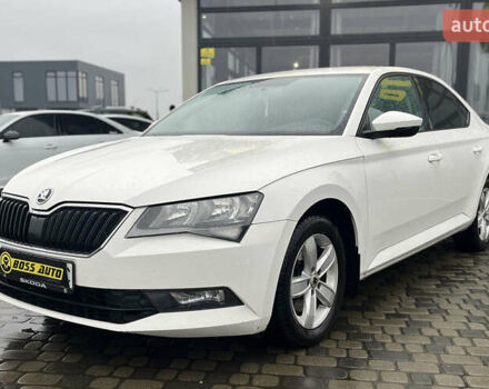 Белый Шкода Суперб, объемом двигателя 1.6 л и пробегом 197 тыс. км за 14999 $, фото 2 на Automoto.ua