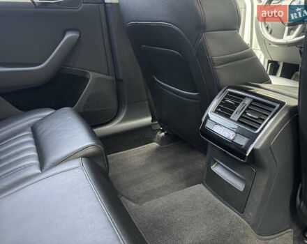 Белый Шкода Суперб, объемом двигателя 1.8 л и пробегом 218 тыс. км за 16900 $, фото 22 на Automoto.ua