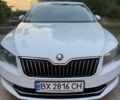 Белый Шкода Суперб, объемом двигателя 1.8 л и пробегом 270 тыс. км за 20730 $, фото 1 на Automoto.ua