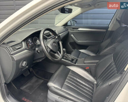 Белый Шкода Суперб, объемом двигателя 1.8 л и пробегом 218 тыс. км за 16900 $, фото 24 на Automoto.ua