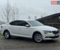 Белый Шкода Суперб, объемом двигателя 1.8 л и пробегом 218 тыс. км за 16900 $, фото 2 на Automoto.ua