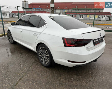 Білий Шкода Суперб, об'ємом двигуна 1.97 л та пробігом 237 тис. км за 18590 $, фото 2 на Automoto.ua