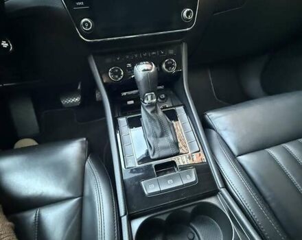 Белый Шкода Суперб, объемом двигателя 1.8 л и пробегом 270 тыс. км за 20730 $, фото 12 на Automoto.ua