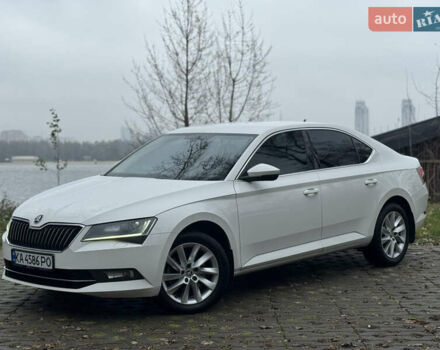 Белый Шкода Суперб, объемом двигателя 1.8 л и пробегом 218 тыс. км за 16900 $, фото 3 на Automoto.ua