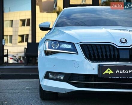 Белый Шкода Суперб, объемом двигателя 1.97 л и пробегом 120 тыс. км за 25999 $, фото 3 на Automoto.ua