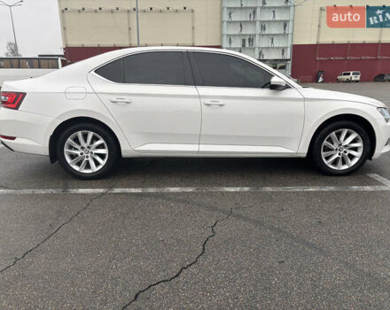 Белый Шкода Суперб, объемом двигателя 1.8 л и пробегом 115 тыс. км за 20600 $, фото 3 на Automoto.ua