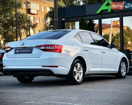 Белый Шкода Суперб, объемом двигателя 1.97 л и пробегом 120 тыс. км за 25999 $, фото 17 на Automoto.ua