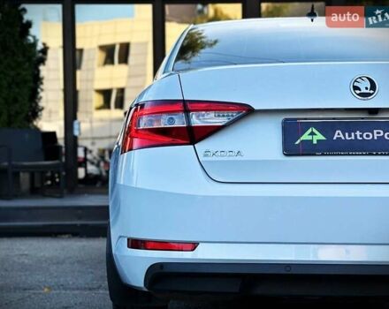 Белый Шкода Суперб, объемом двигателя 1.97 л и пробегом 120 тыс. км за 25999 $, фото 13 на Automoto.ua