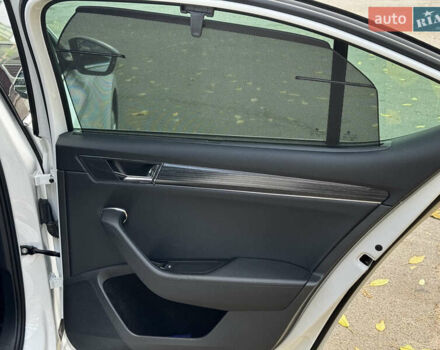 Белый Шкода Суперб, объемом двигателя 1.97 л и пробегом 124 тыс. км за 29500 $, фото 12 на Automoto.ua