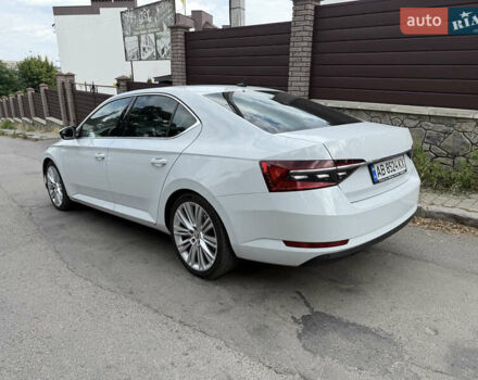 Білий Шкода Суперб, об'ємом двигуна 1.97 л та пробігом 124 тис. км за 30500 $, фото 3 на Automoto.ua