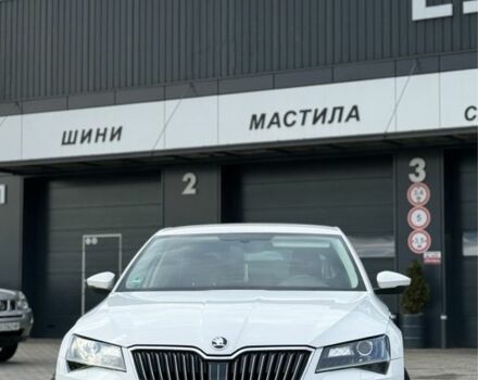 Белый Шкода Суперб, объемом двигателя 2 л и пробегом 201 тыс. км за 18300 $, фото 1 на Automoto.ua