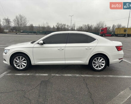 Белый Шкода Суперб, объемом двигателя 1.8 л и пробегом 115 тыс. км за 20600 $, фото 5 на Automoto.ua