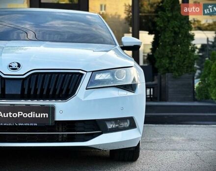 Белый Шкода Суперб, объемом двигателя 1.97 л и пробегом 120 тыс. км за 25999 $, фото 2 на Automoto.ua