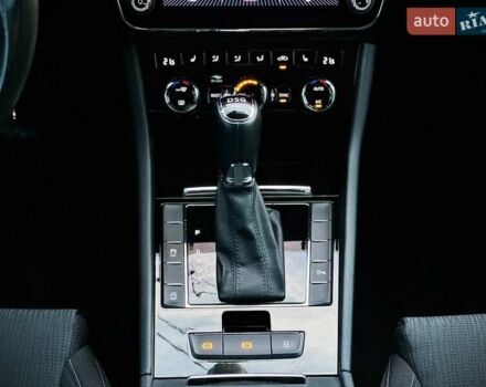 Белый Шкода Суперб, объемом двигателя 1.97 л и пробегом 120 тыс. км за 25999 $, фото 34 на Automoto.ua