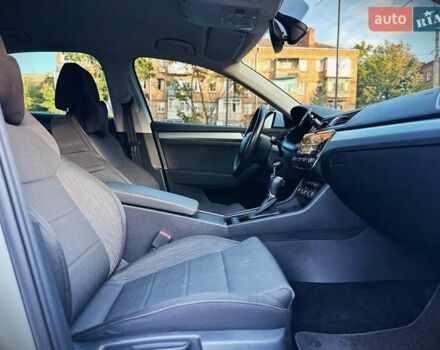 Белый Шкода Суперб, объемом двигателя 1.97 л и пробегом 120 тыс. км за 25999 $, фото 27 на Automoto.ua