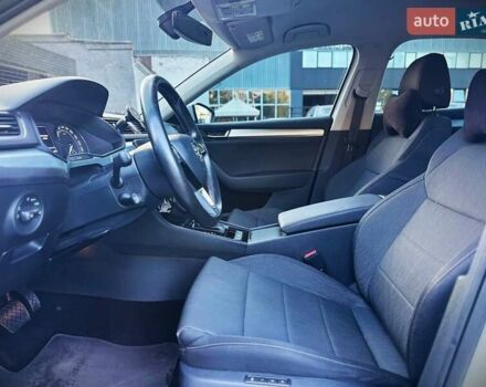 Белый Шкода Суперб, объемом двигателя 1.97 л и пробегом 120 тыс. км за 25999 $, фото 24 на Automoto.ua