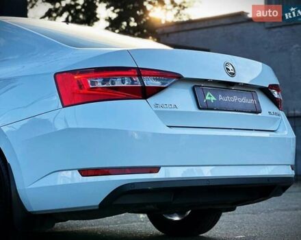 Белый Шкода Суперб, объемом двигателя 1.97 л и пробегом 120 тыс. км за 25999 $, фото 16 на Automoto.ua