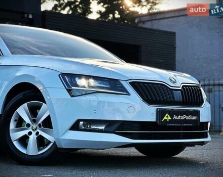 Белый Шкода Суперб, объемом двигателя 1.97 л и пробегом 120 тыс. км за 25999 $, фото 6 на Automoto.ua