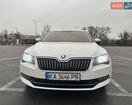Белый Шкода Суперб, объемом двигателя 1.8 л и пробегом 115 тыс. км за 20600 $, фото 1 на Automoto.ua