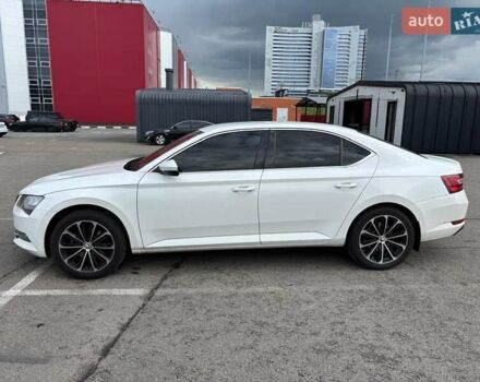 Белый Шкода Суперб, объемом двигателя 1.8 л и пробегом 115 тыс. км за 21300 $, фото 5 на Automoto.ua