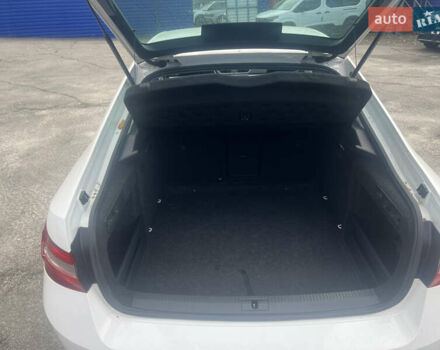 Білий Шкода Суперб, об'ємом двигуна 1.98 л та пробігом 120 тис. км за 19431 $, фото 4 на Automoto.ua