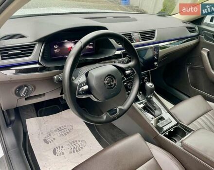 Белый Шкода Суперб, объемом двигателя 1.97 л и пробегом 241 тыс. км за 25600 $, фото 7 на Automoto.ua