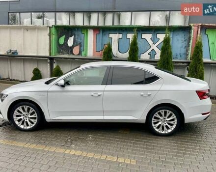 Белый Шкода Суперб, объемом двигателя 1.97 л и пробегом 241 тыс. км за 25600 $, фото 5 на Automoto.ua