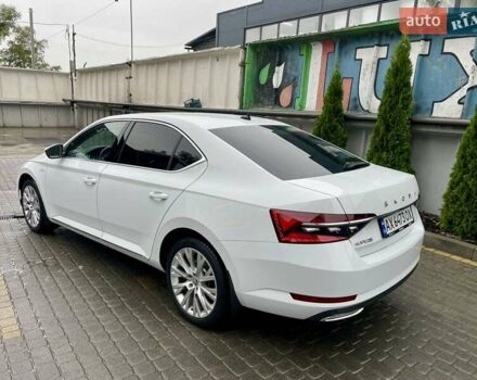 Белый Шкода Суперб, объемом двигателя 1.97 л и пробегом 241 тыс. км за 25600 $, фото 3 на Automoto.ua