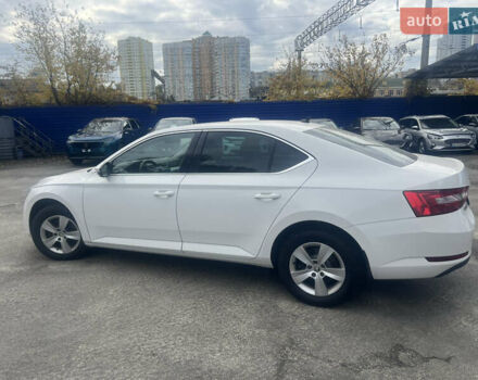 Білий Шкода Суперб, об'ємом двигуна 1.98 л та пробігом 120 тис. км за 19431 $, фото 5 на Automoto.ua