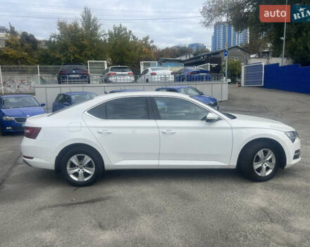 Білий Шкода Суперб, об'ємом двигуна 1.98 л та пробігом 120 тис. км за 19431 $, фото 2 на Automoto.ua