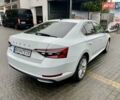 Белый Шкода Суперб, объемом двигателя 1.97 л и пробегом 241 тыс. км за 26400 $, фото 2 на Automoto.ua