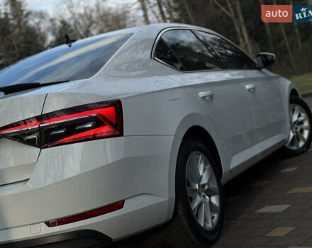 Белый Шкода Суперб, объемом двигателя 2 л и пробегом 164 тыс. км за 25450 $, фото 111 на Automoto.ua