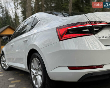 Белый Шкода Суперб, объемом двигателя 2 л и пробегом 164 тыс. км за 25450 $, фото 87 на Automoto.ua