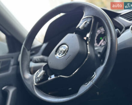 Белый Шкода Суперб, объемом двигателя 2 л и пробегом 164 тыс. км за 25450 $, фото 116 на Automoto.ua