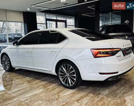 Білий Шкода Суперб, об'ємом двигуна 1.4 л та пробігом 54 тис. км за 38900 $, фото 10 на Automoto.ua